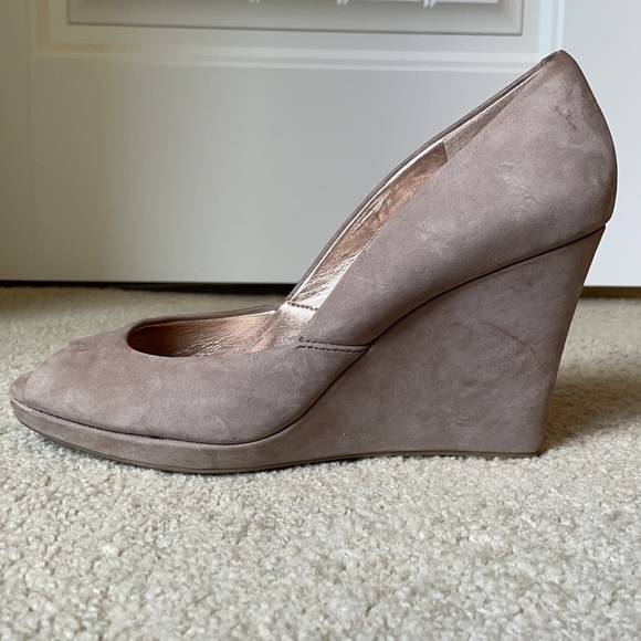 BCBG Wedge Heels - Picture 3 of 3